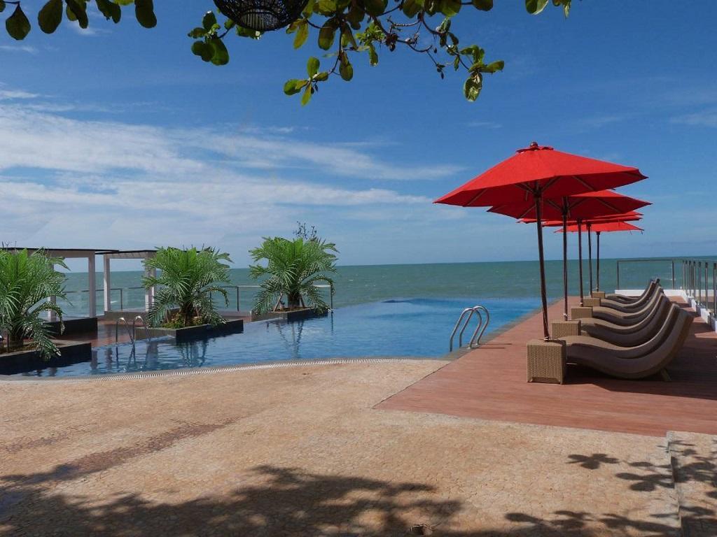 Tanjung Kodok Beach Resort Paciran Esterno foto